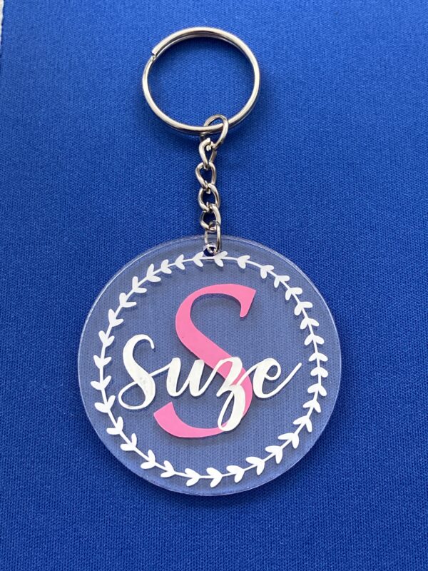 Sleutelhanger met letter en naam